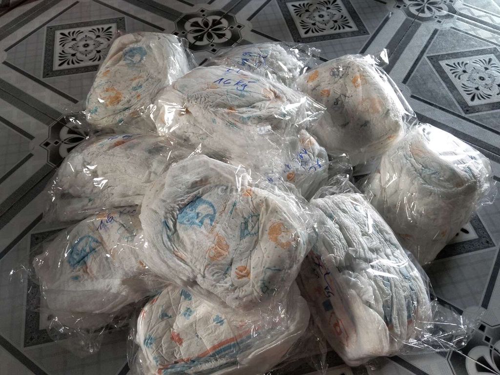 Tã quần trẻ em XL 12-17kg. Mua bán Mẹ và bé tại Huyện Bình Tân Vĩnh Long được đăng bởi Cẩm Nhung hình 1