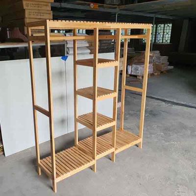 Thanh Lý Bàn Làm gaming + Giường Pelet+ xào Treo. Mua bán Bàn ghế tại Thành phố Cà Mau Cà Mau được đăng bởi Bùi Công Nam