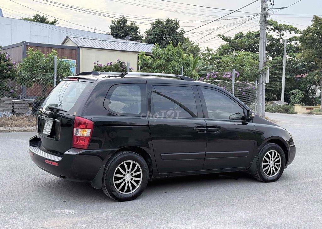 Kia Carnival 2.7AT в отличном оригинальном состоянии с полным ТО