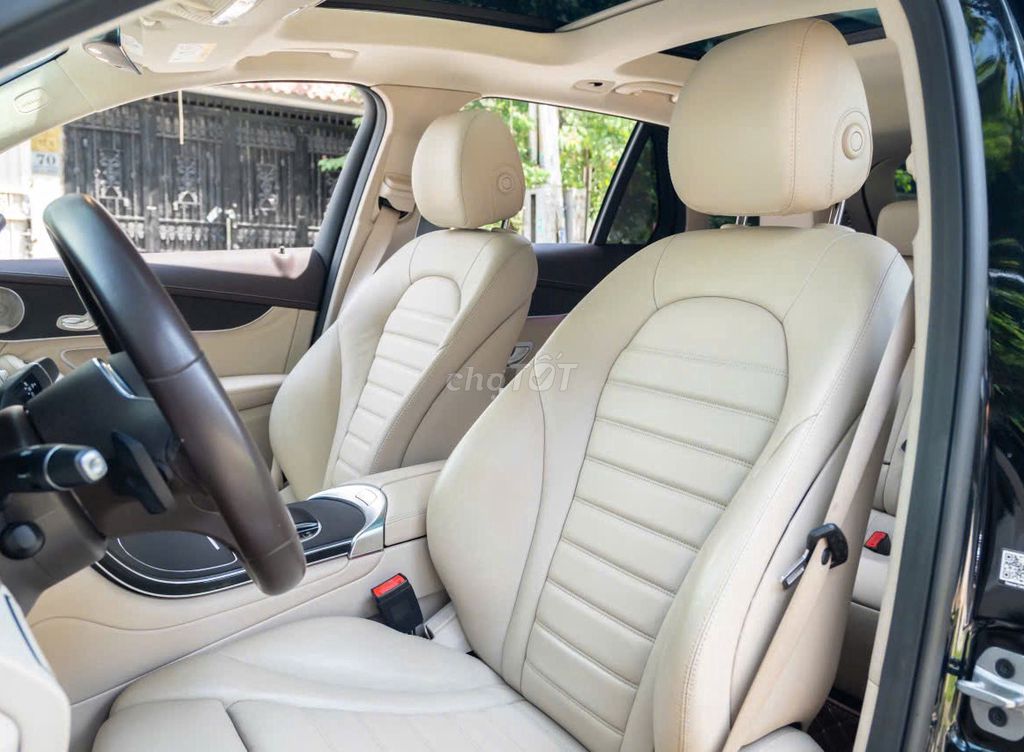 Mercedes Benz GLC300 4MATIC 2021. Mua bán Ô tô tại Quận 1 Tp Hồ Chí Minh được đăng bởi LongAnh AuTo  hình 9