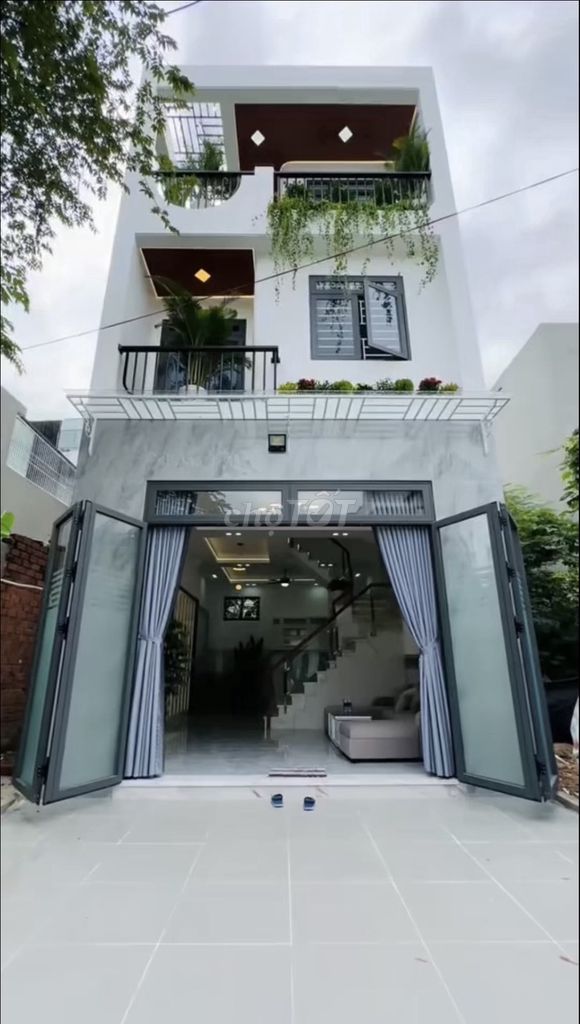 Chính chủ cần bán gấp nhà 1 trệt 2 lầu Giá 2ty599 triệu