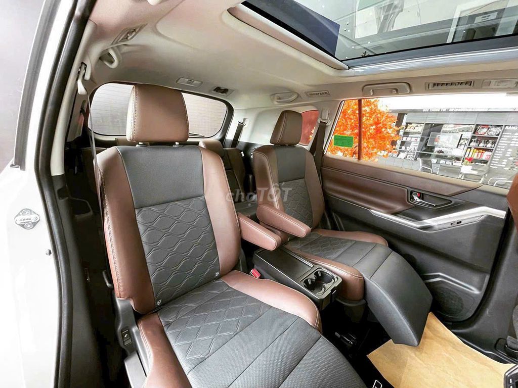 INNOVA CROSS HYBRID - xe giao ngay GIÁ TỐT. Mua bán Ô tô tại Quận 12 Tp Hồ Chí Minh được đăng bởi Hiếu Toyota Quận 12 hình 5