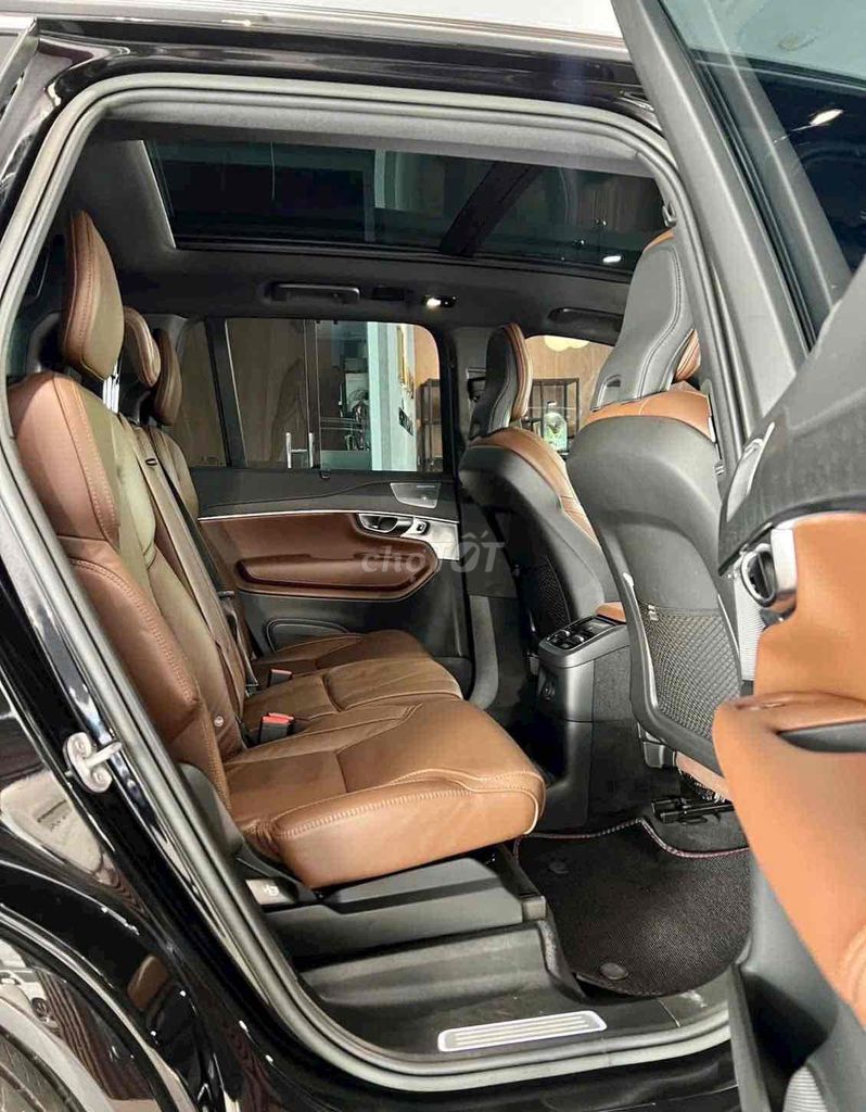 Volvo XC90 Plug-in Hybrid Giảm Giá Khủng Cuối Năm. Mua bán Ô tô tại Quận 7 Tp Hồ Chí Minh được đăng bởi Volvo Phú Mỹ Hưng hình 8