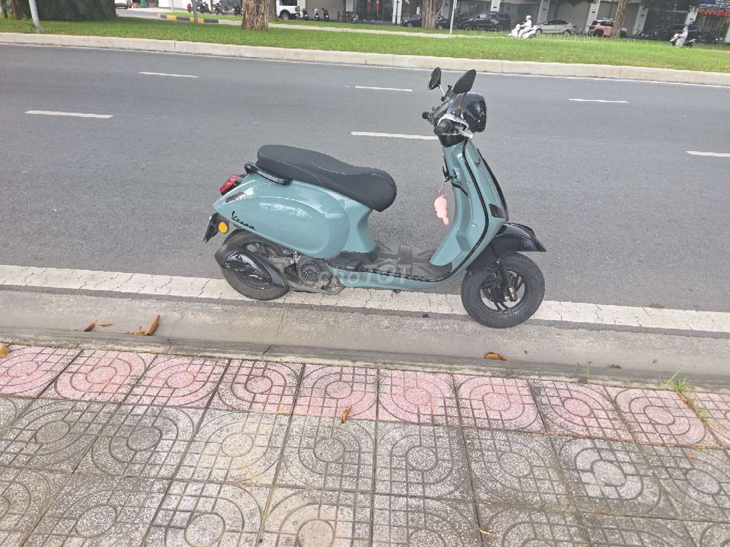 Vespa 50cc 2022 бирюзового цвета