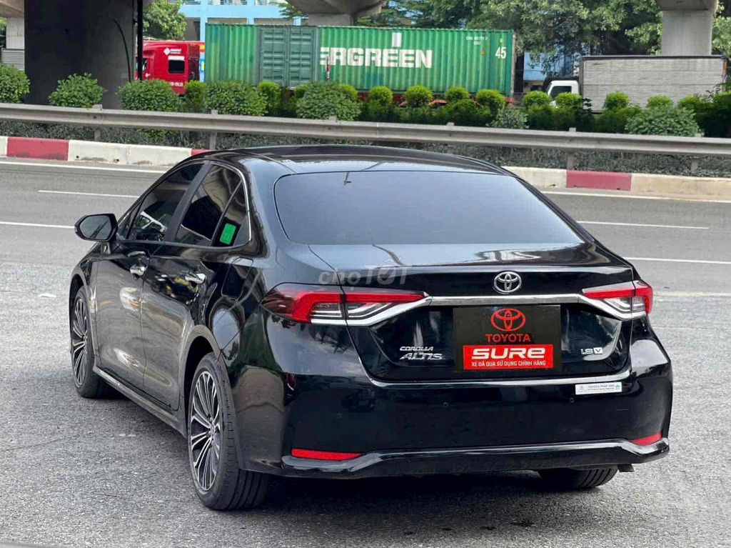 Toyota Corolla Altis 1.8V 2022 черный новый оригинал