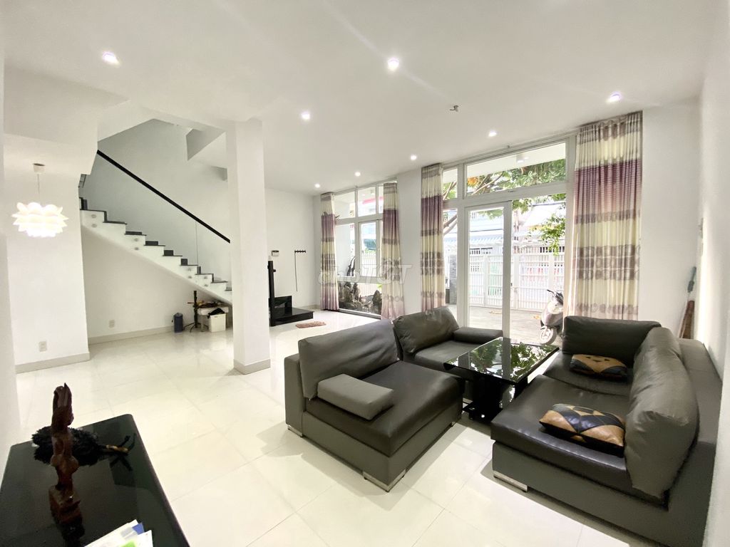 CHO THUÊ NHÀ CÓ SÂN VƯỜN - 6 PHÒNG NGỦ