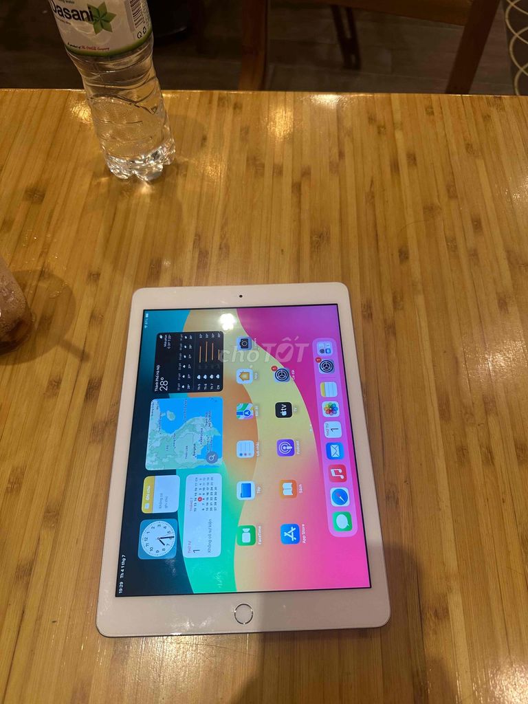 Apple iPad Gen 5 Wifi Sim 32GB Bạc Nguyên bản. Mua bán Máy tính bảng tại Quận Hai Bà Trưng Hà Nội được đăng bởi trà sữa HUTA tea hình 1