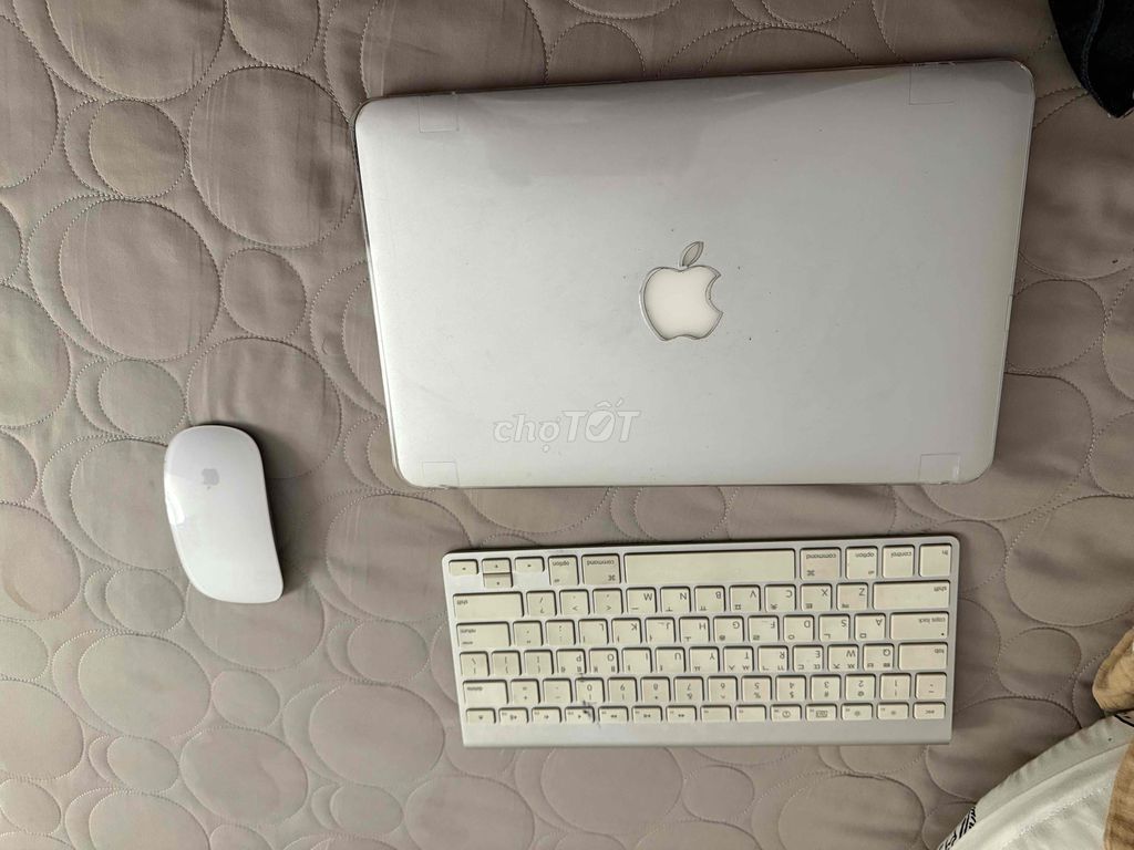 Cần bán macbook air kèm bộ phụ kiện