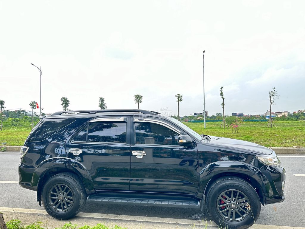 Toyota Fortuner 2015 Đen. Mua bán Ô tô tại Huyện Đông Anh Hà Nội được đăng bởi Ngô Anh Minh hình 3