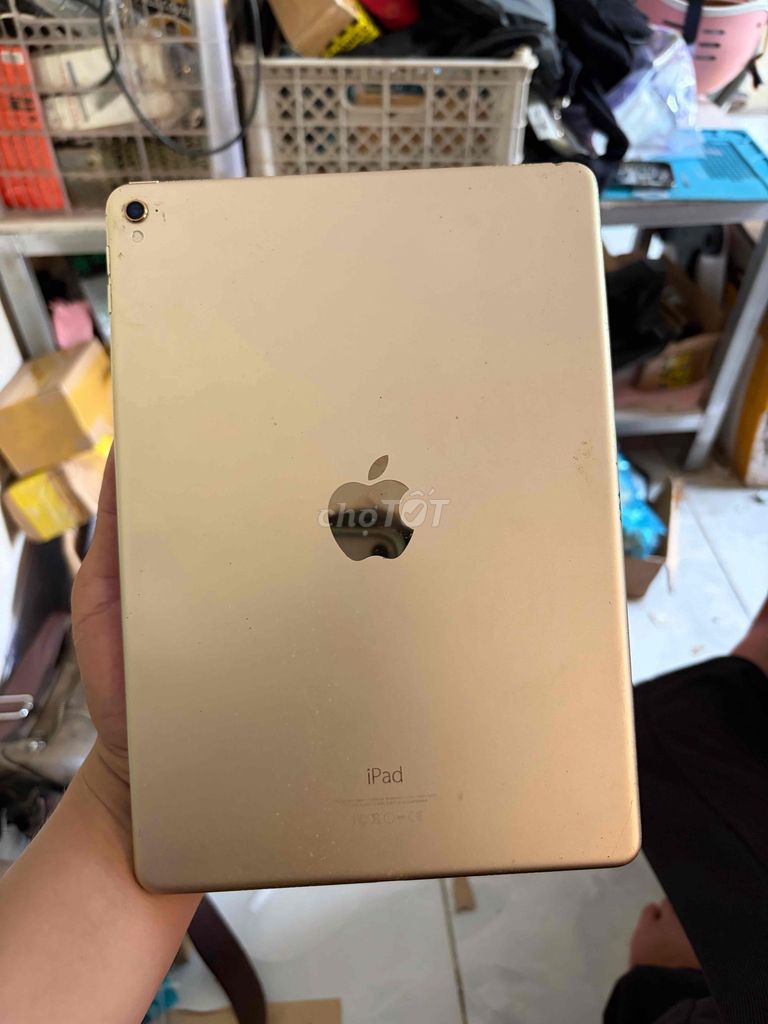 Apple iPad Pro 9.7 inch 128GB Vàng. Mua bán Máy tính bảng tại Thành phố Vị Thanh Hậu Giang được đăng bởi máy củ giá tốt  hình 1