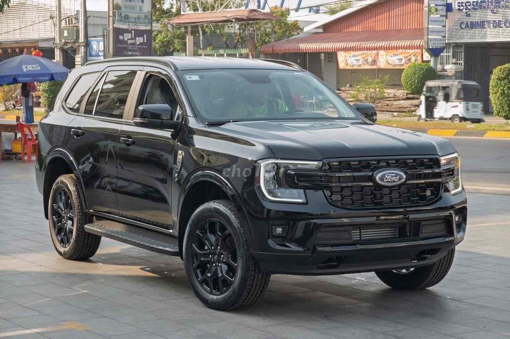 Ford Everest 2024 Sport mới 100%