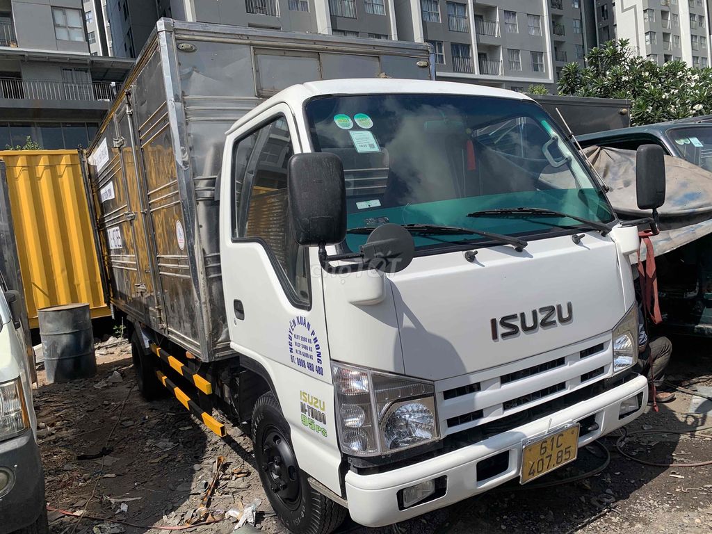 Isuzu 3,5t đời 2017 thùng kín 4,4*1,8*1,8 m mlanh