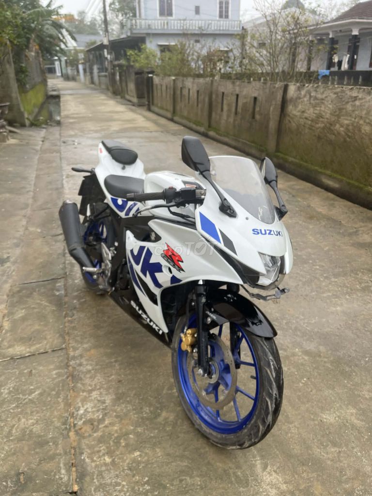 Suzuki GSX-R150 Trắng xanh 9000 km. Mua bán Xe máy tại Quận Liên Chiểu Đà Nẵng được đăng bởi Tên chưa cung cấp hình 2