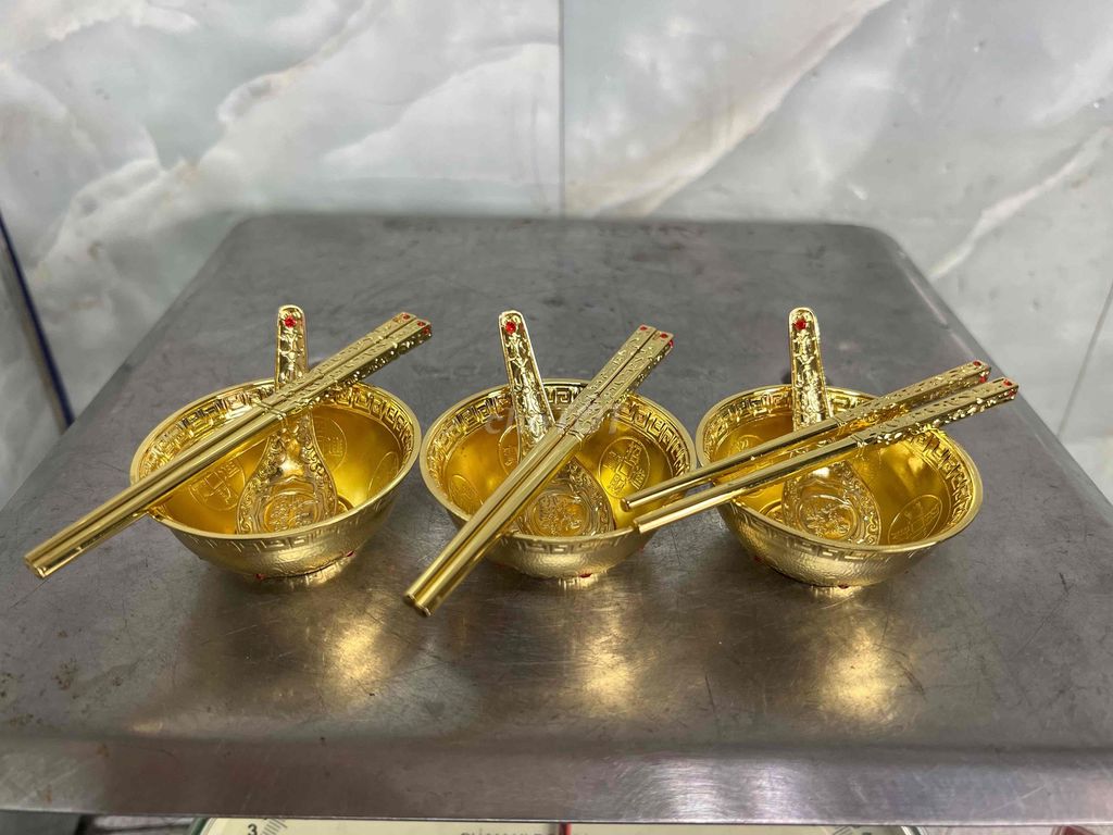 Bộ bát đũa thìa Kim loại Vàng 3 bộ. Mua bán Dụng cụ nhà bếp tại Quận Phú Nhuận Tp Hồ Chí Minh được đăng bởi Khanh ly hình 1