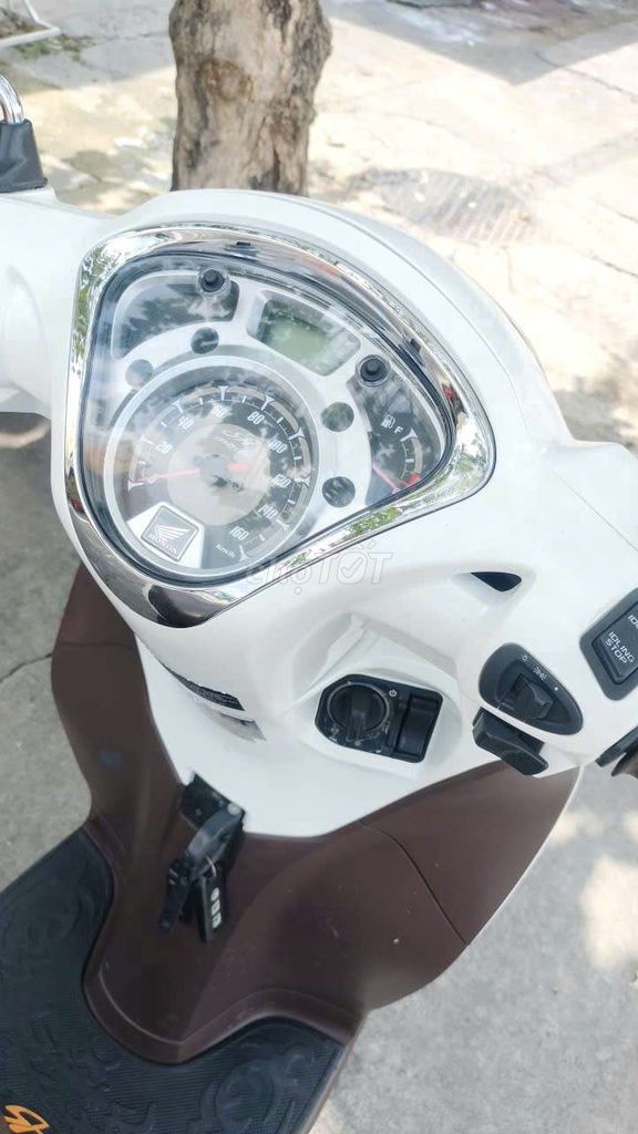 . góp o đồng .Sh mode khóa smk zin đẹp bs83. Mua bán Xe máy tại Thành phố Dĩ An Bình Dương được đăng bởi xe máy hồng phát dĩ An Bình Dương  hình 4