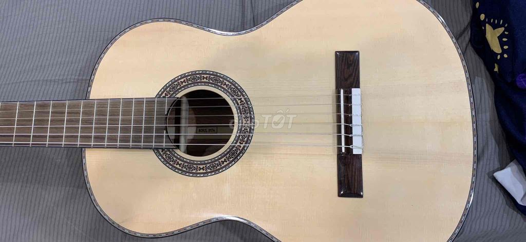 Guitar classic còn mới nguyên
