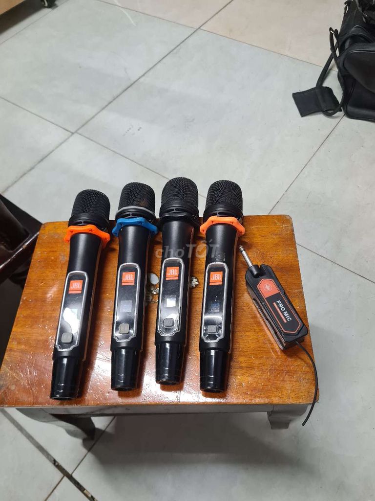 Micro không dây JBL Pro Mic 4 tay Đen Đã sử dụng. Mua bán Tivi, Âm thanh tại Quận 8 Tp Hồ Chí Minh được đăng bởi Phi hình 1