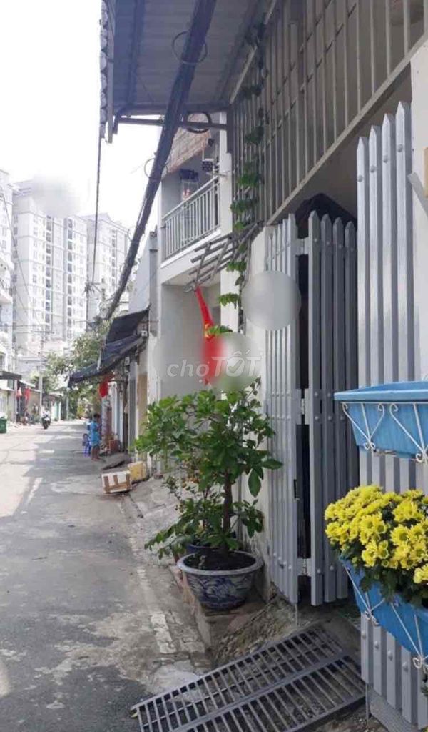 Cho thuê nhà Đỗ Xuân Hợp gần chợ Phước Bình 3PN 2WC giá 9tr/th