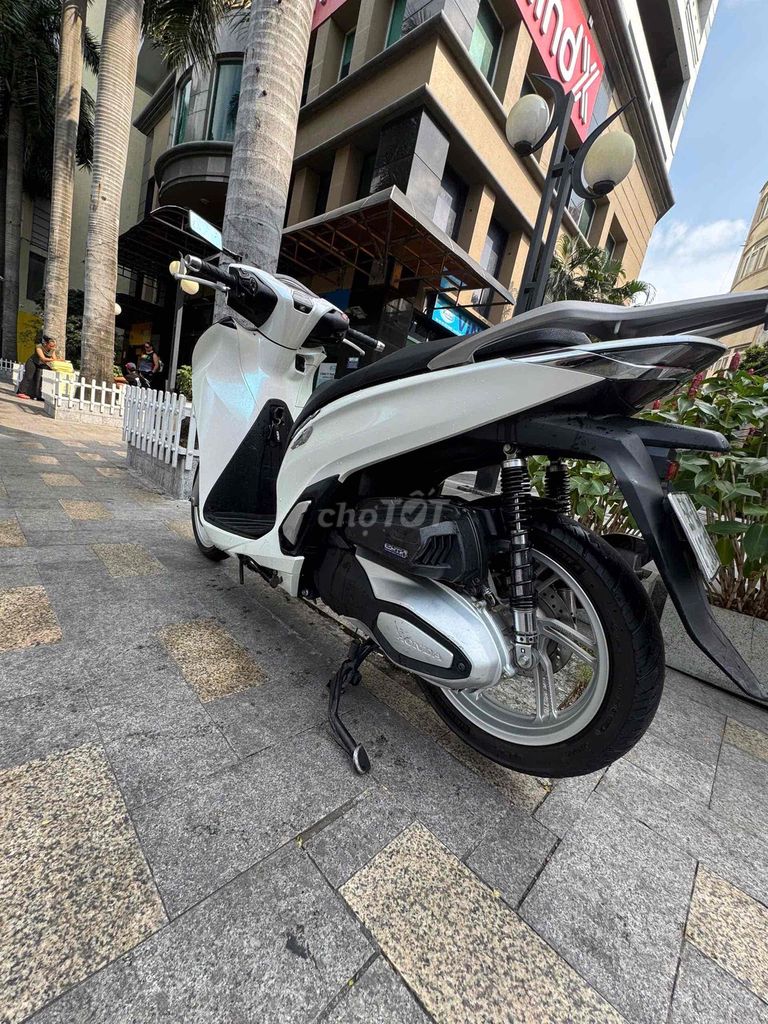 Honda SH350i 2023 Trắng 40000 km. Mua bán Xe máy tại Quận 1 Tp Hồ Chí Minh được đăng bởi Nguyễn anh Tuấn hình 8