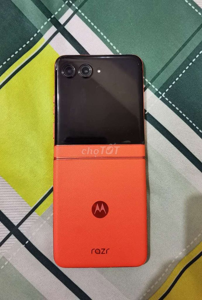 Motorola Razr 50 256GB Cam. Mua bán Điện thoại tại Thành phố Bến Tre Bến Tre được đăng bởi Huân hình 1