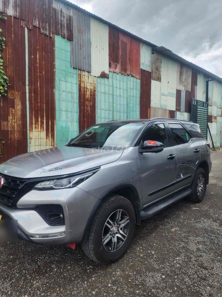 Toyota Fortuner 2021, серый