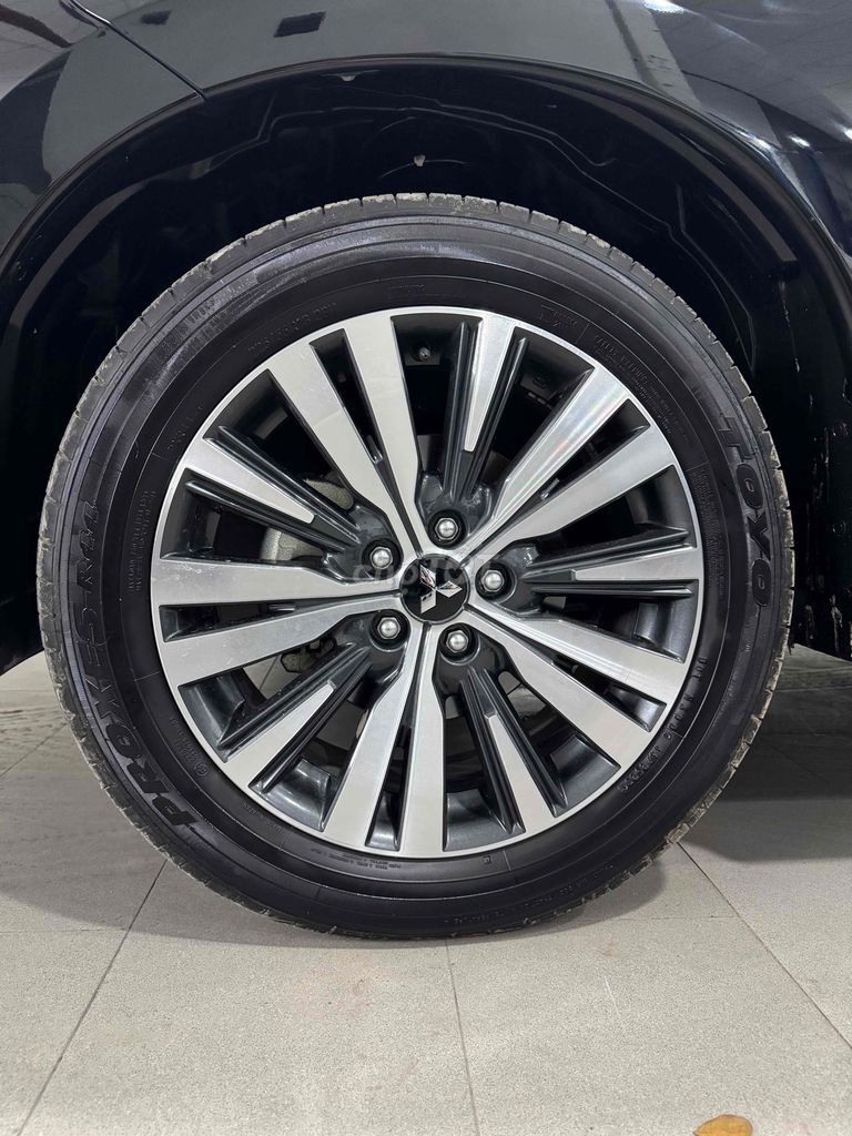 Mitsubishi Outlander 2.0 CVT чёрный