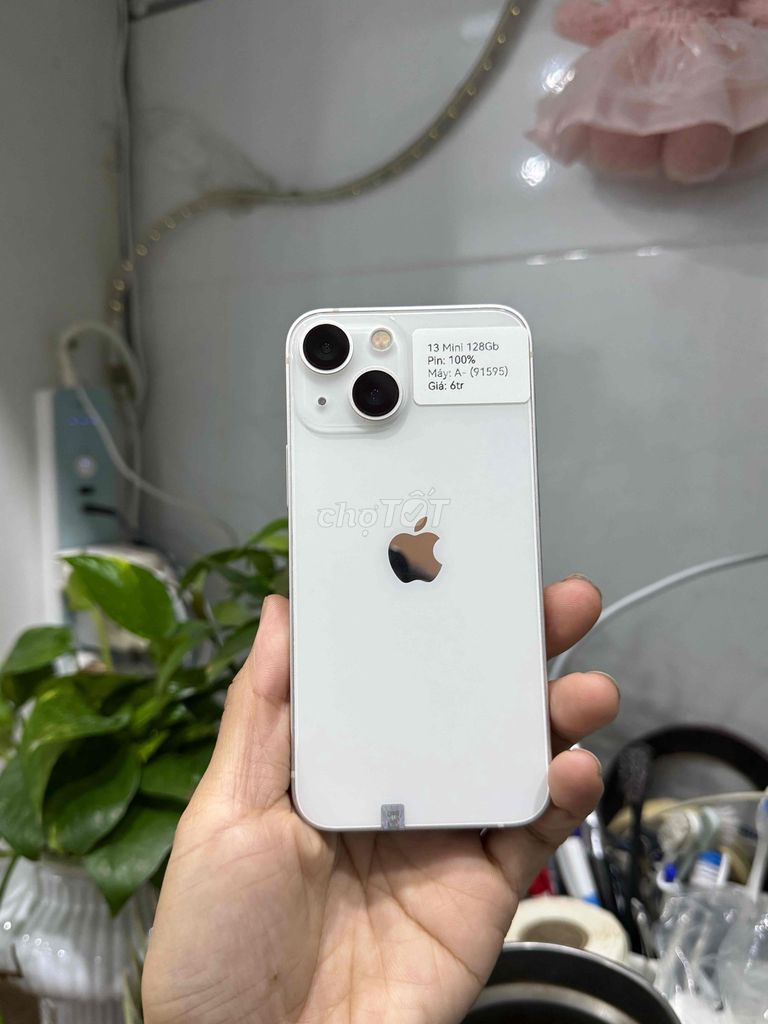 iPhone 13 Mini 128GB Quốc tế Trắng P100 Đẹp 99. Mua bán Điện thoại tại Huyện Hóc Môn Tp Hồ Chí Minh được đăng bởi Thu hình 1