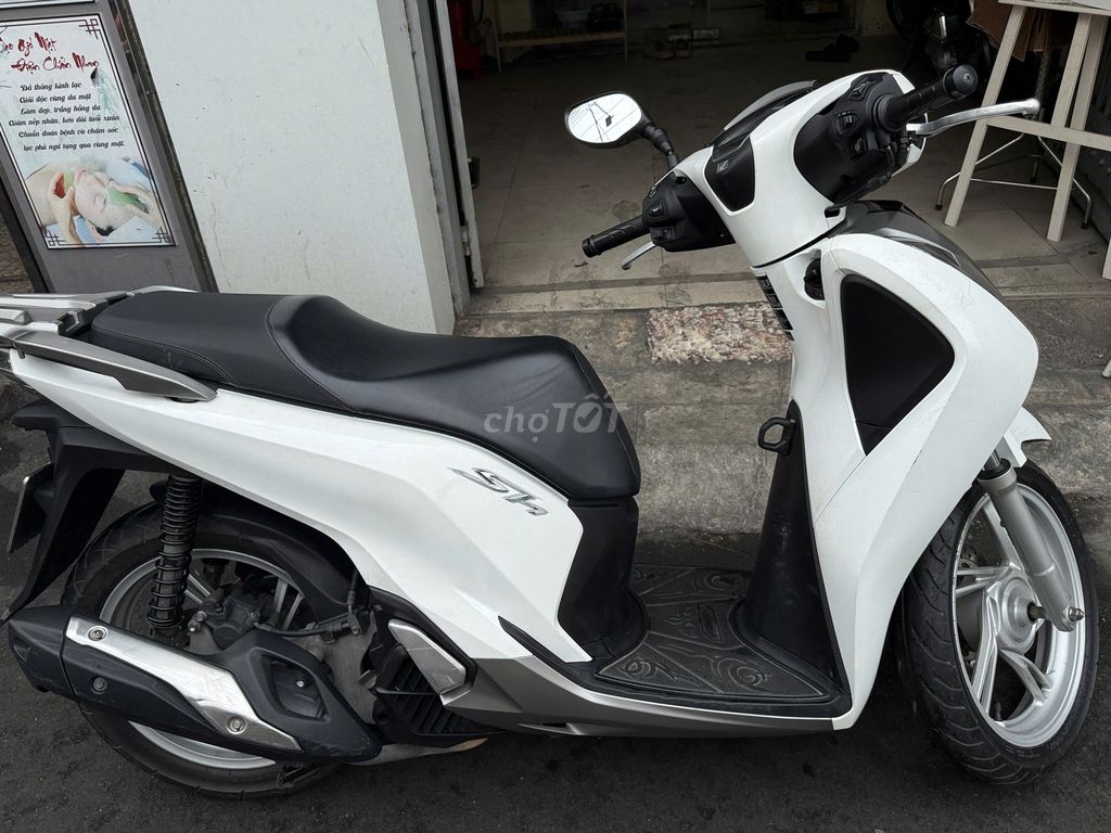 Bán xe SH 2019 màu trắng 53 triệu. Mua bán Xe máy tại Quận 4 Tp Hồ Chí Minh được đăng bởi KHUYẾN hình 3