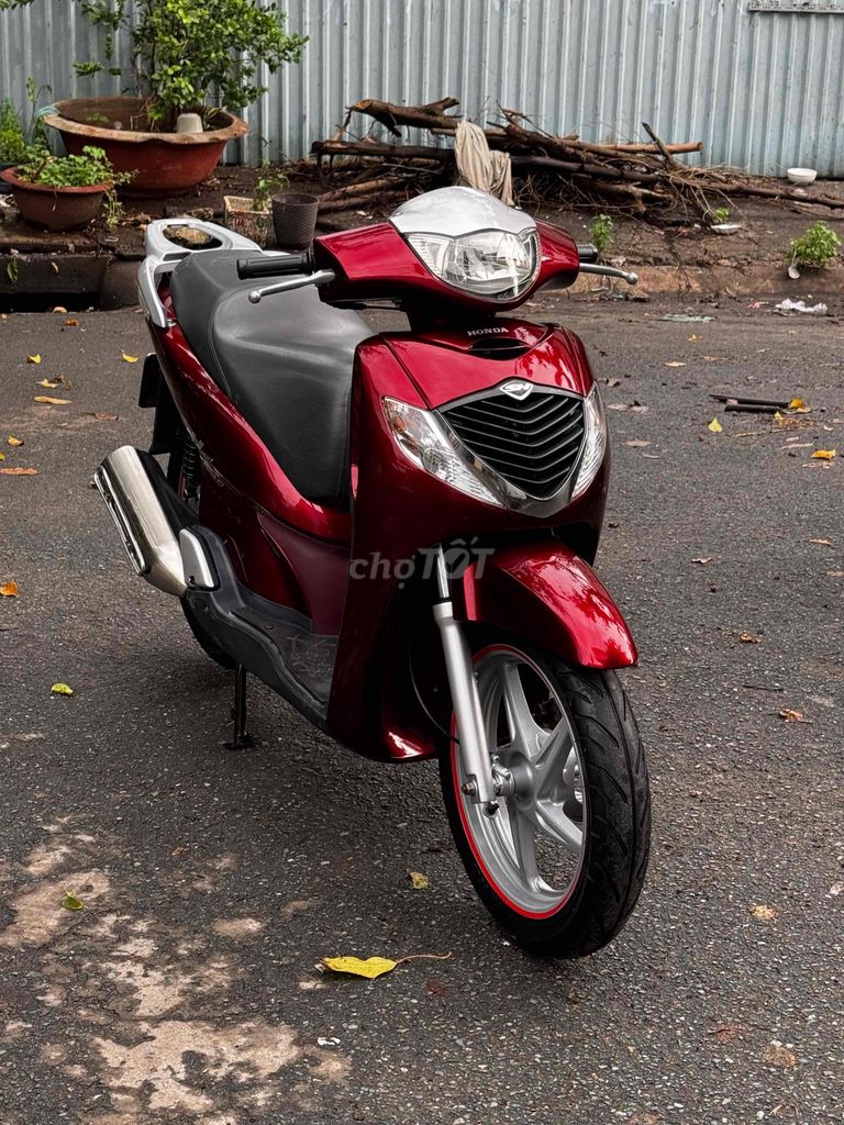 Honda SH 150i импорт Италия, красно-черный, VIN 007, родной мотор