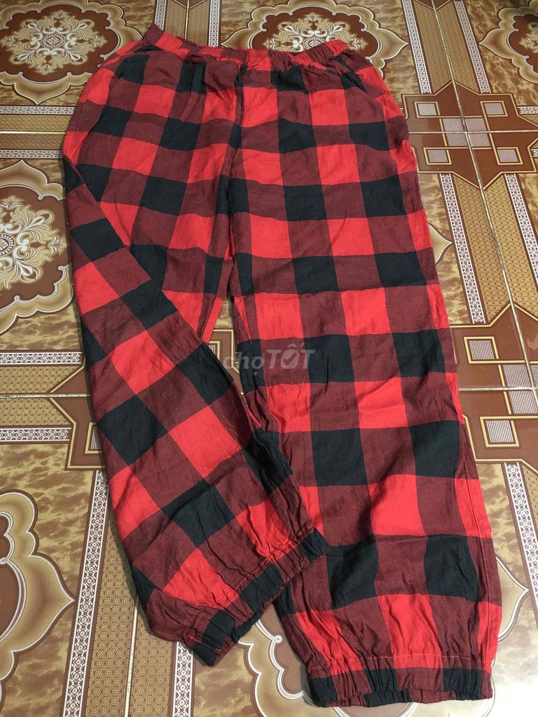 Quần kẻ caro đỏ đen size L Mới. Mua bán Quần áo tại Huyện Diễn Châu Nghệ An được đăng bởi Bảo Uyên hình 1