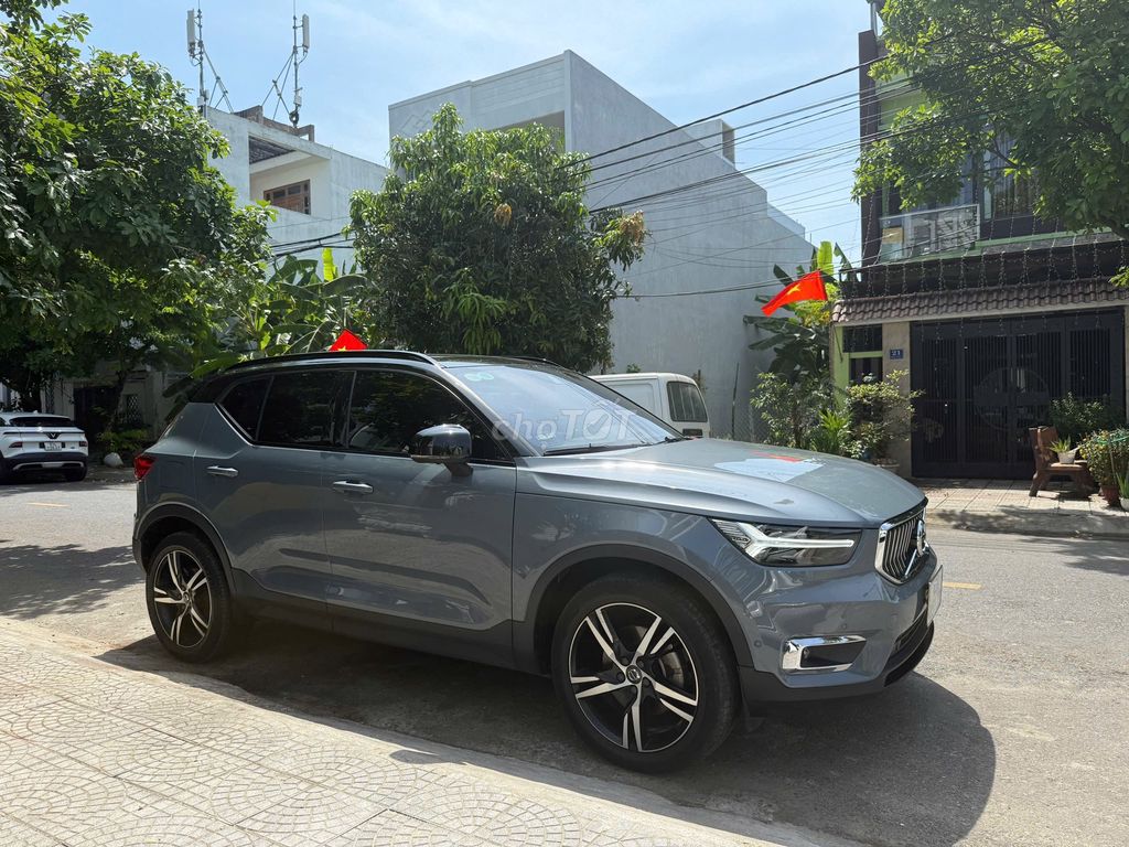 Volvo XC40 2021 R-Design - 48000 km. Mua bán Ô tô tại Quận Cẩm Lệ Đà Nẵng được đăng bởi Thanh Tâm hình 3