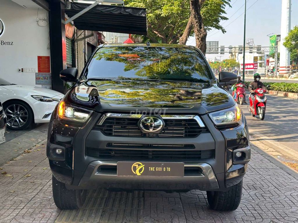 HILUX 2.8L 4×4 AT ADVENTURE 2 CẦU FULL TH 12/2024