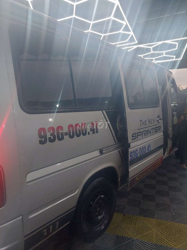 Mercedes-Benz Sprinter 2009 Серебристый 900 кг / 6 мест