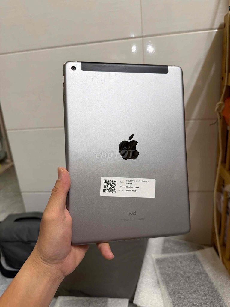 Apple iPad (Thế hệ 6) 32GB Xám. Mua bán Máy tính bảng tại Thành phố Biên Hòa Đồng Nai được đăng bởi Hoàng Huy hình 1