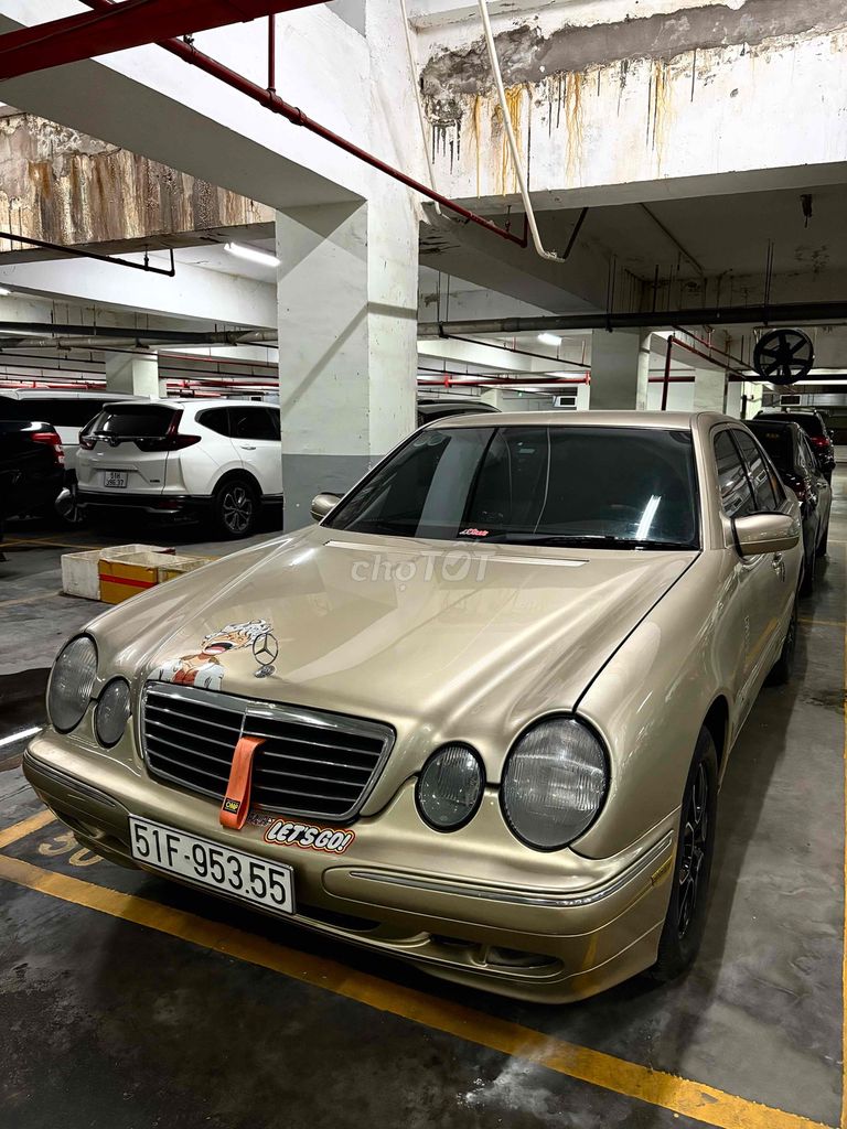 Mercedes-Benz E240 W210 2001 Vàng cát. Mua bán Ô tô tại Quận 8 Tp Hồ Chí Minh được đăng bởi Nguyễn Thế Dũng hình 2