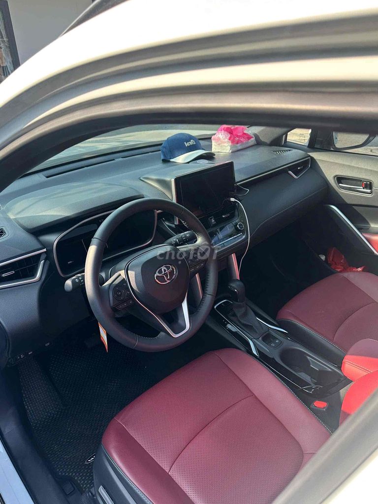 Toyota Corolla Cross 2024 белый автомат 18.xxx