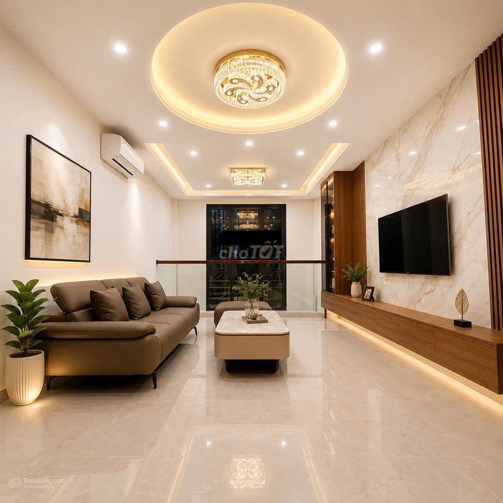 Bán nhà Phân vỉa hè Nguyên Hồng 45m2x7t kd đỉnh chỉ 23,9 tỷ