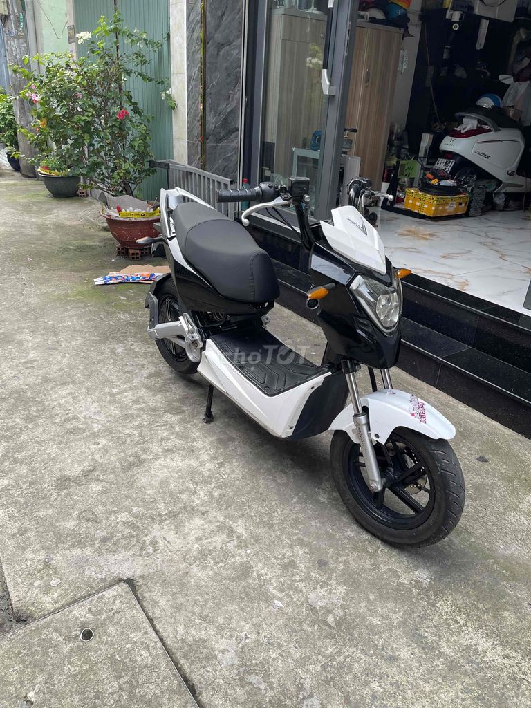 Xe máy điện VinFast Impes Trắng đen. Mua bán Xe điện tại Huyện Bình Chánh Tp Hồ Chí Minh được đăng bởi Cường hình 2