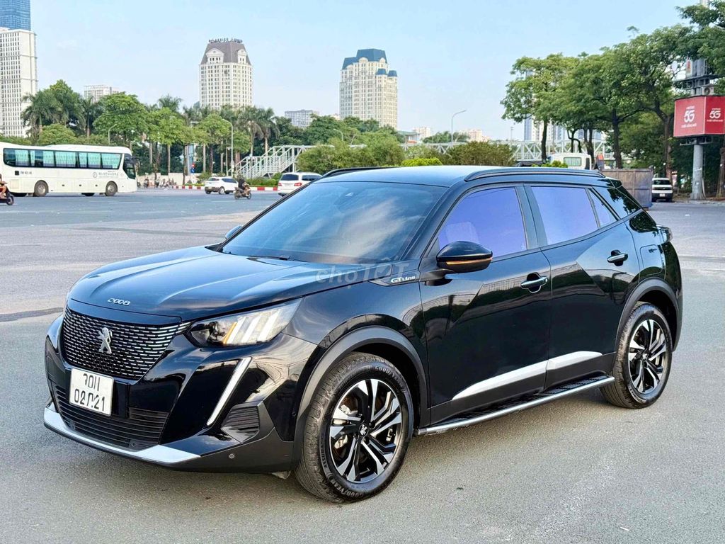 Peugeot 2008 GT-Line 2021 Черный 12000 км