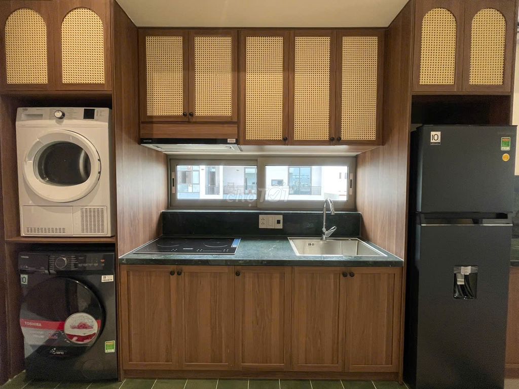 Spacious 2-bedroom apartment with washer and dryer by the river — photo 3
