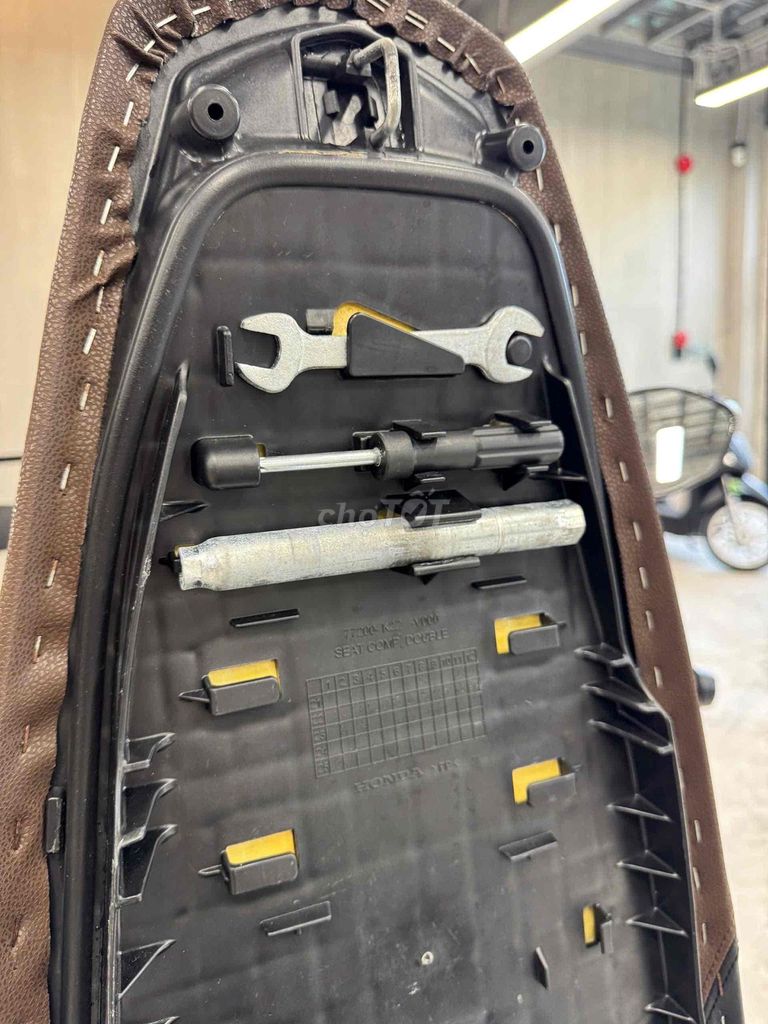 Honda Air Blade 160 ABS 2023 Trắng đen 5100 km. Mua bán Xe máy tại Quận 8 Tp Hồ Chí Minh được đăng bởi Lộc Trần  hình 20