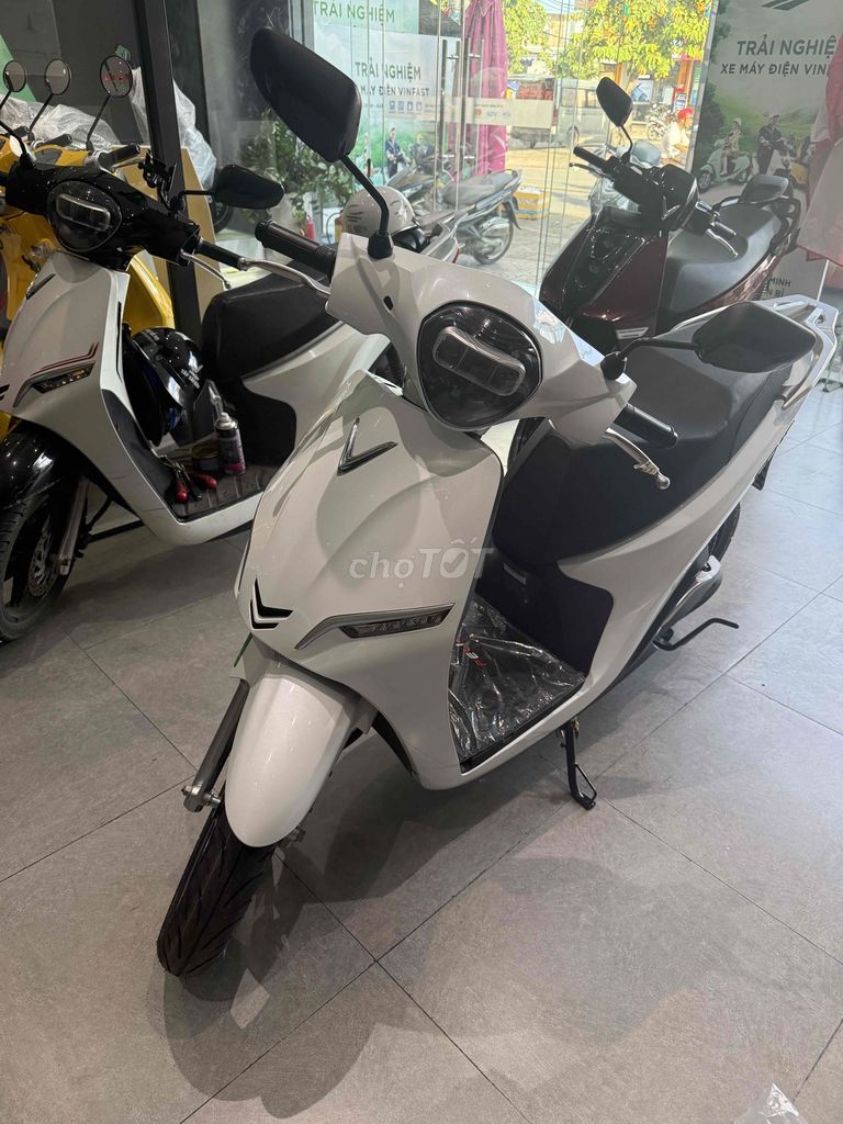 Xe máy điện VinFast Feliz Neo Trắng. Mua bán Xe điện tại Quận 10 Tp Hồ Chí Minh được đăng bởi Trịnh Huy Vũ hình 2
