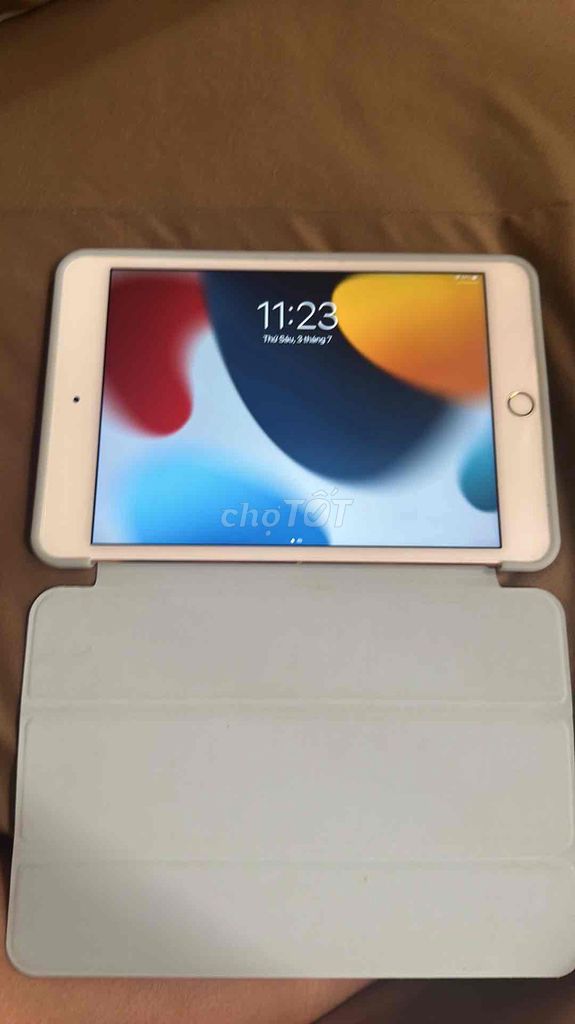 Apple iPad mini 4 Vàng 128GB. Mua bán Máy tính bảng tại Quận 1 Tp Hồ Chí Minh được đăng bởi Lai Trần hình 1