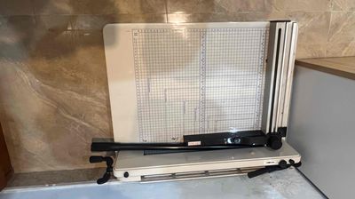 Bàn cắt, máy càn màng 2 mặt, máy ép plastic. Mua bán Đồ dùng văn phòng tại Quận Đống Đa Hà Nội được đăng bởi Tuyền