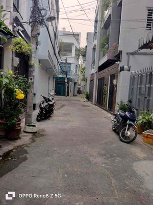 Cho thuê nguyên căn Nguyễn Kiệm, 240m2, 3 pn, 4 toilet, hẻm rộng