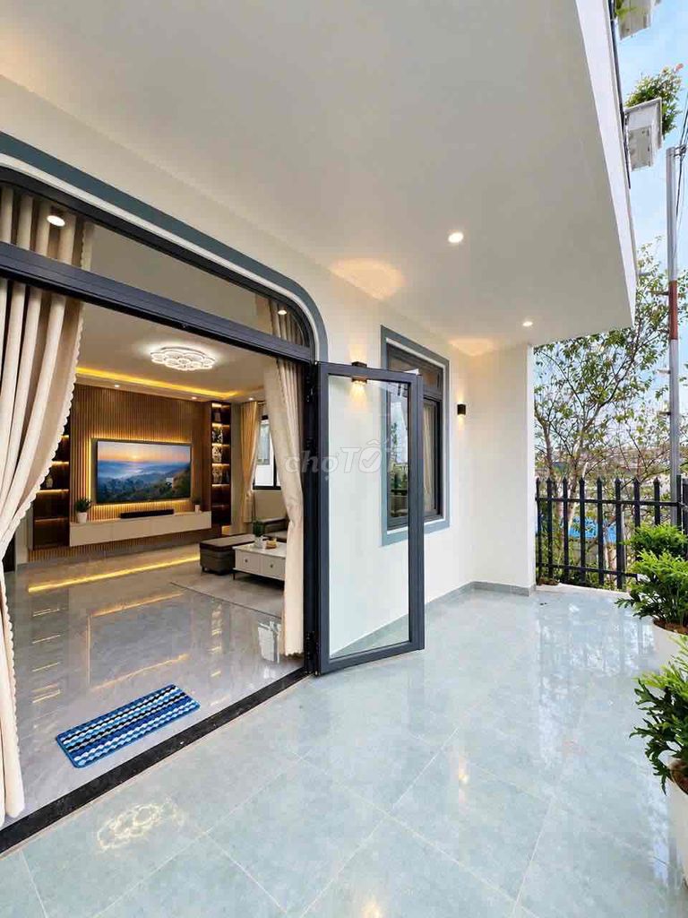 Красивый дом на улице Као Тханг, подъезд для машины, 85м², своя книга