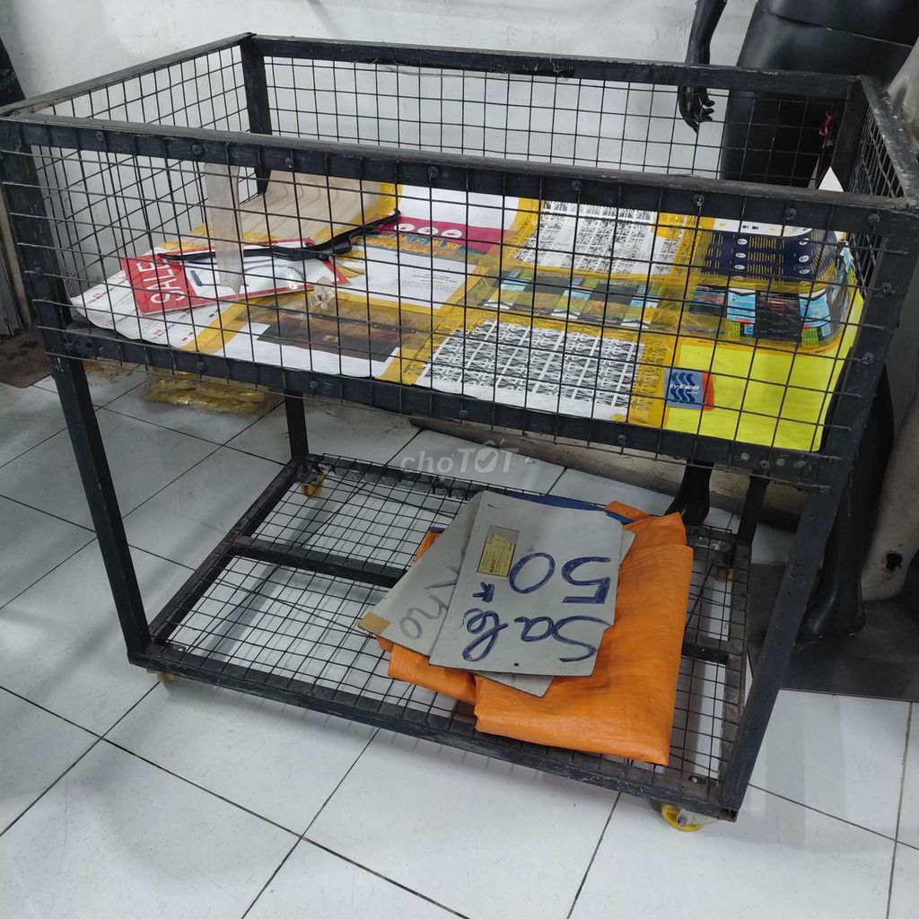 Thanh lý kệ sắt màu đen có bánh xe. Mua bán Tủ, kệ gia đình tại Quận Bình Tân Tp Hồ Chí Minh được đăng bởi Nguyễn Mi hình 1