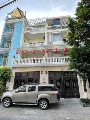 Villa 200 m² · 10 bed · Đường Tên Lửa