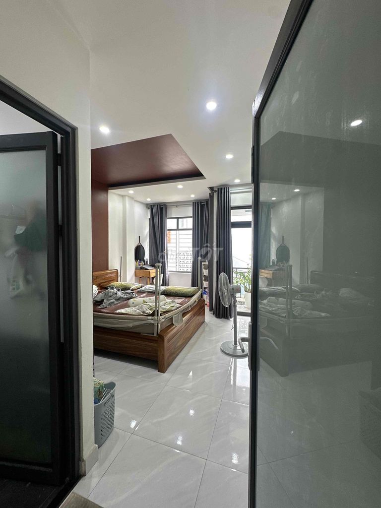 sụp hầm nhà 3 tầng full nội thất kiên cố