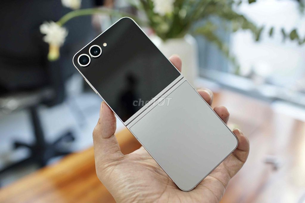 Samsung Z Flip6 5G (12/256Gb) silver 99% - 2 sim. Mua bán Điện thoại tại Quận 5 Tp Hồ Chí Minh được đăng bởi Lê Trọng Tấn hình 1